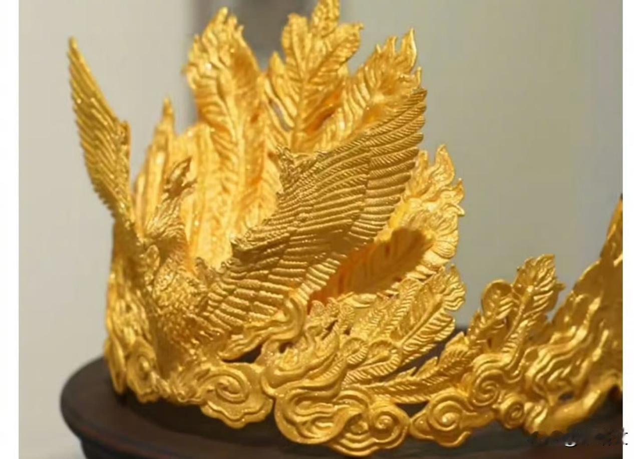 4斤黄金凤冠展出被毁！谁该买单？律师拆解责任链太清晰千万粉博主张凯毅的4斤