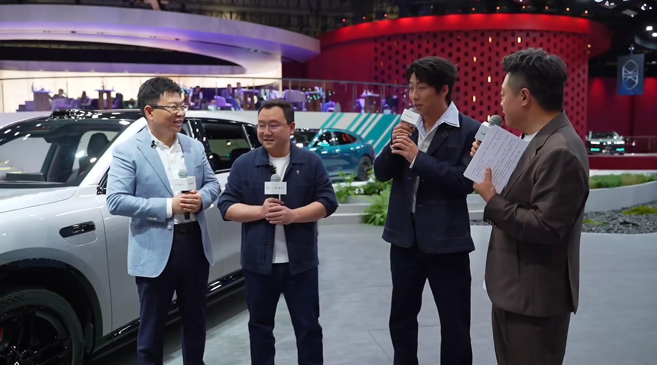 《鸿蒙智行会客厅》又来啦！这次北京车展由余承东×马东领衔，联动五界车企掌门人、王