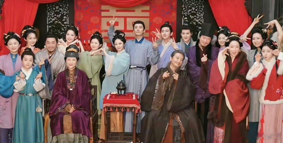 真的太值得感慨了！《兰香如故》收官之后，直接拿下酷云收视年冠，这份成绩不是开播就一路开挂，是实打实靠
