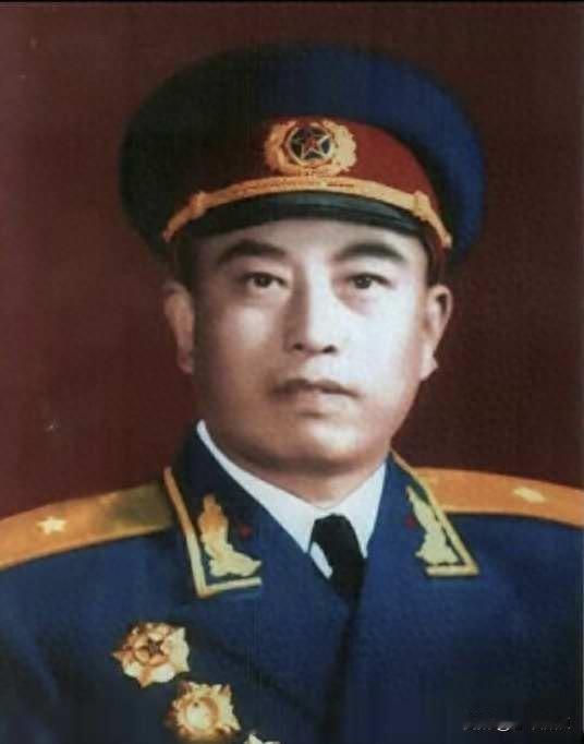 长征最后那段路，徐国夫连长带着几十个骑兵，在没人走过的草甸和山沟里探路。他们没地