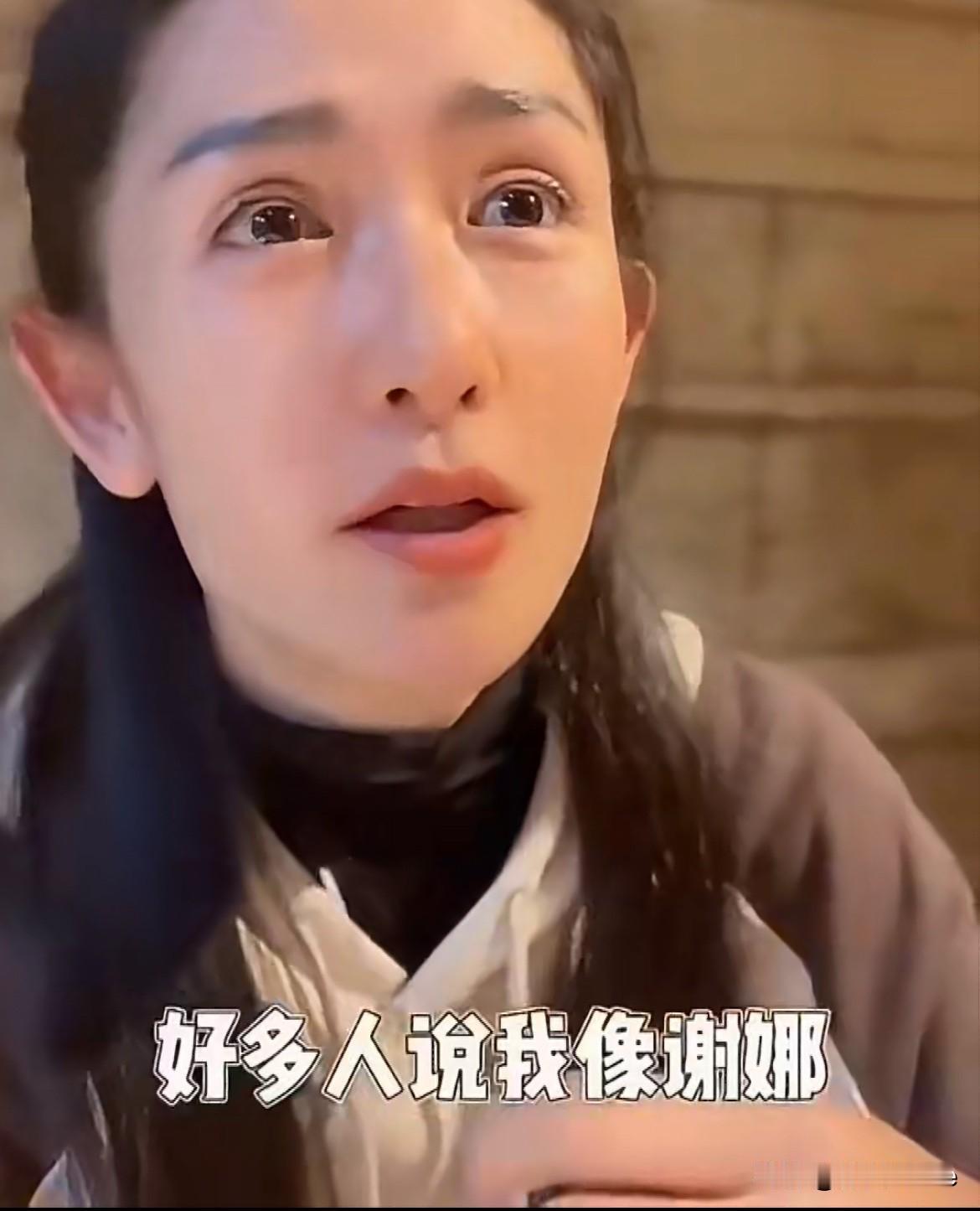 12月28日，谢娜外出就餐被认出，一本正经瞎编，说自己是天津人只是长得像谢娜而已