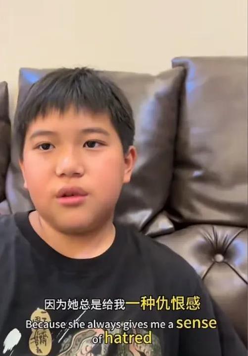9岁男孩说：“爸爸很怕那个女的，我也怕！因为她总给我一种仇恨感，她平常对我不说话