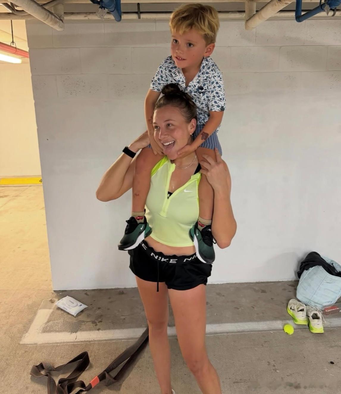 阿尼西莫娃！今天健身房gymsession训练完，宝贝外甥就出现了！Amand