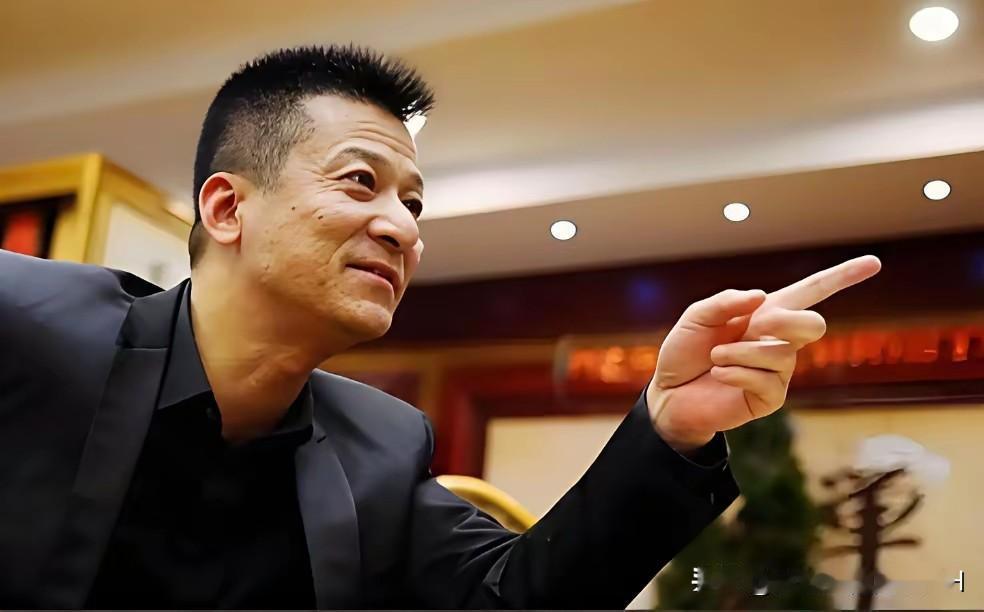 记录我的2026权健老板束昱辉减刑出狱后外界媒体说他首要任务是把别人欠自己的25