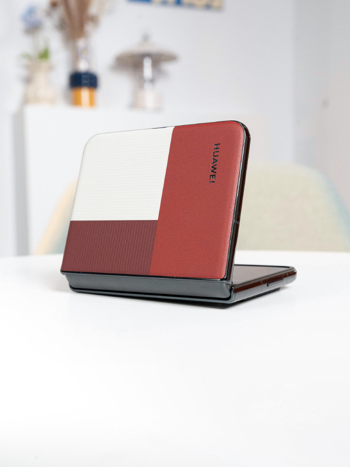 听说华为PuraX2要来了，从各方信息来看，这次玩的是横向阔折叠，比前代Pur