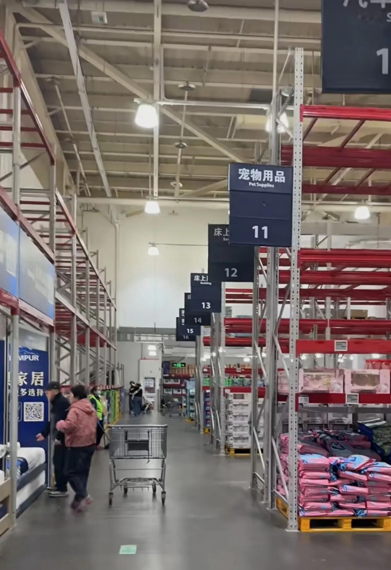 不知道你们发现没？现在去山姆买东西，货架上的商品还是那些商品，包装还是那个包装