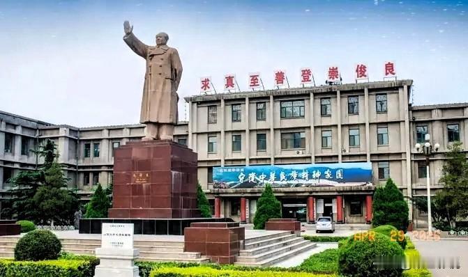 1980年，山西大学接到上级通知，要求拆除校内的毛主席塑像，但由于广大师生的坚决