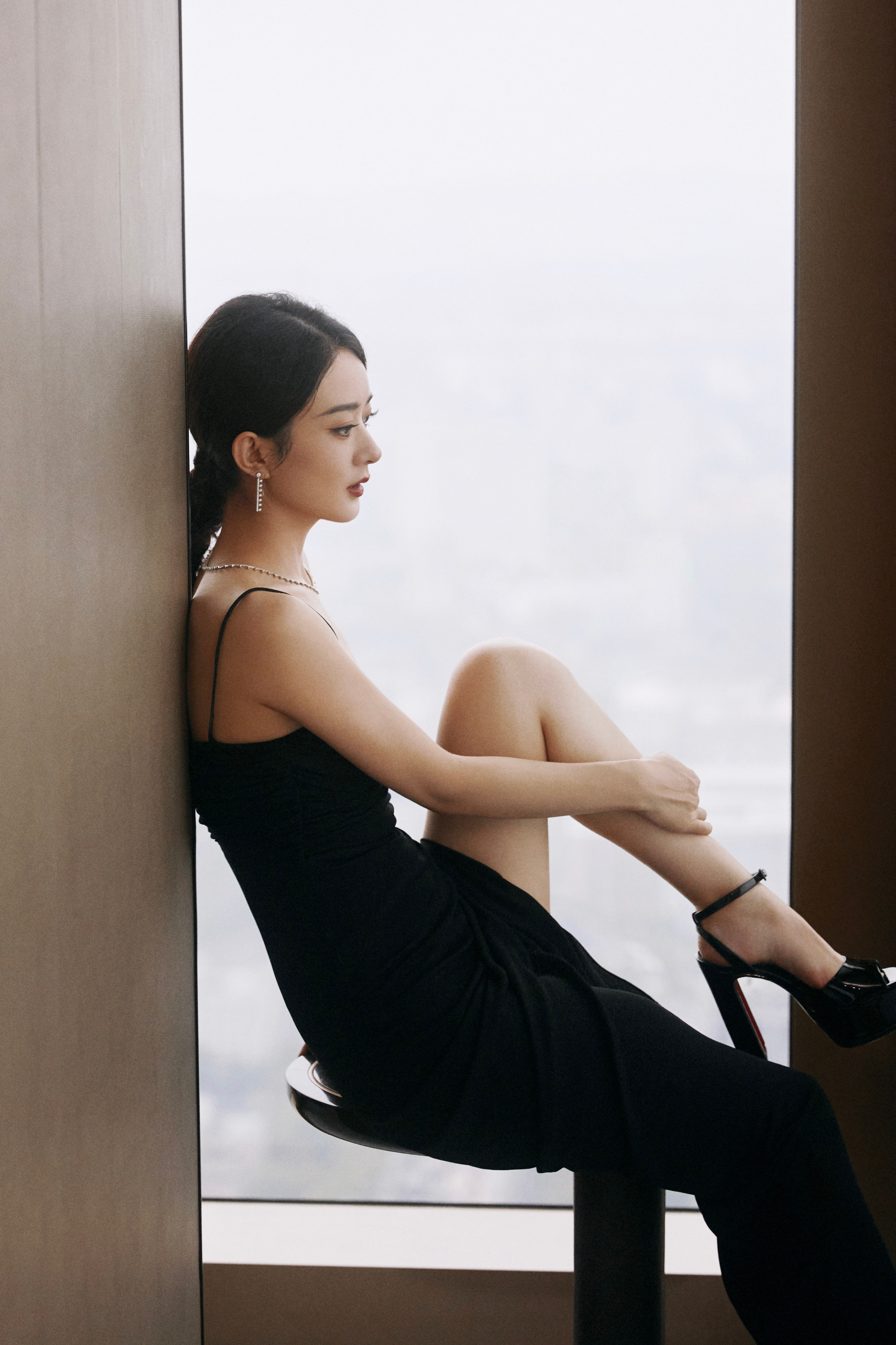 赵丽颖小吊带颖宝也是越来越有女人味了​​​