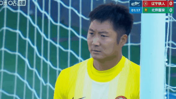 中超再现争议判罚！开场第30秒！辽宁铁人门将韩镕泽禁区外手球，竟然不给红牌？！[