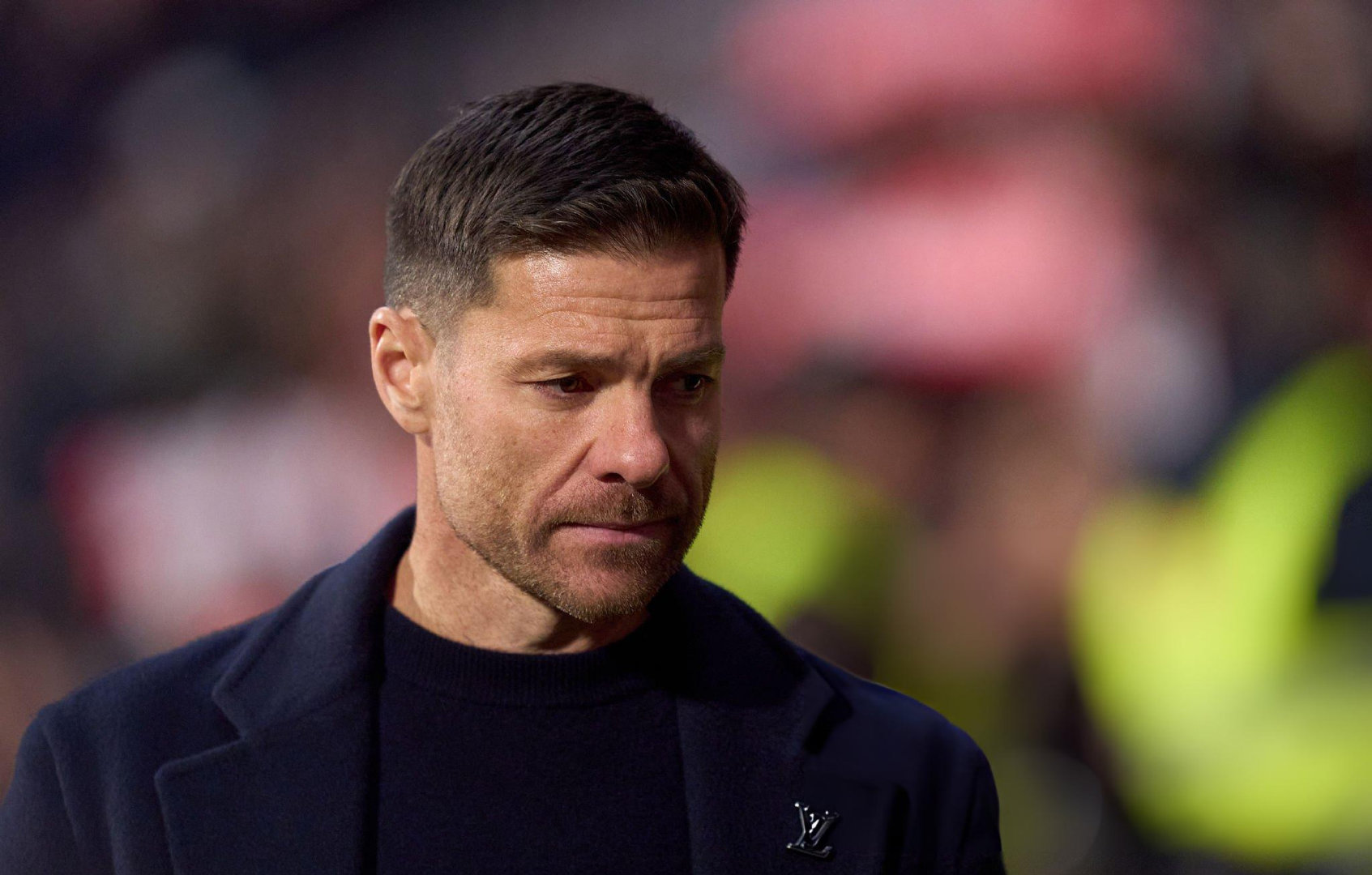 马卡报：阿隆索的球队在面对密集防守时举步维艰，只能再次依靠个人能力。马卡电台：皇