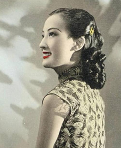 1926年，被戏称为“剥皮将军”的张宗昌终于如愿以偿霸占美人陈佩瑜，同房之夜，张