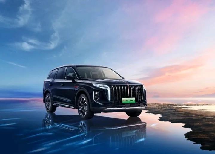 近日，超级混动智慧旗舰SUV，国产红旗HS7PHEV两驱旗享版正式上市！作