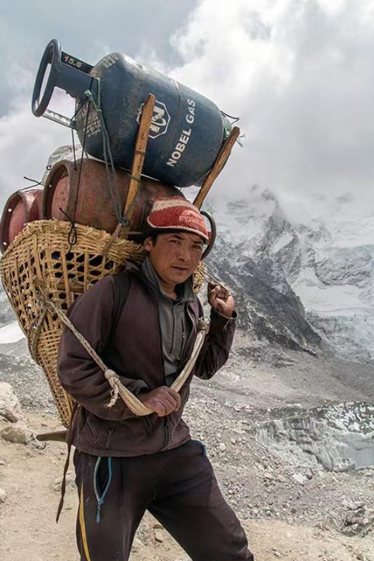 今天说一个很猛的事情，美国中情局在喜马拉雅山安装核动力监控系统，侦察我们的罗布泊