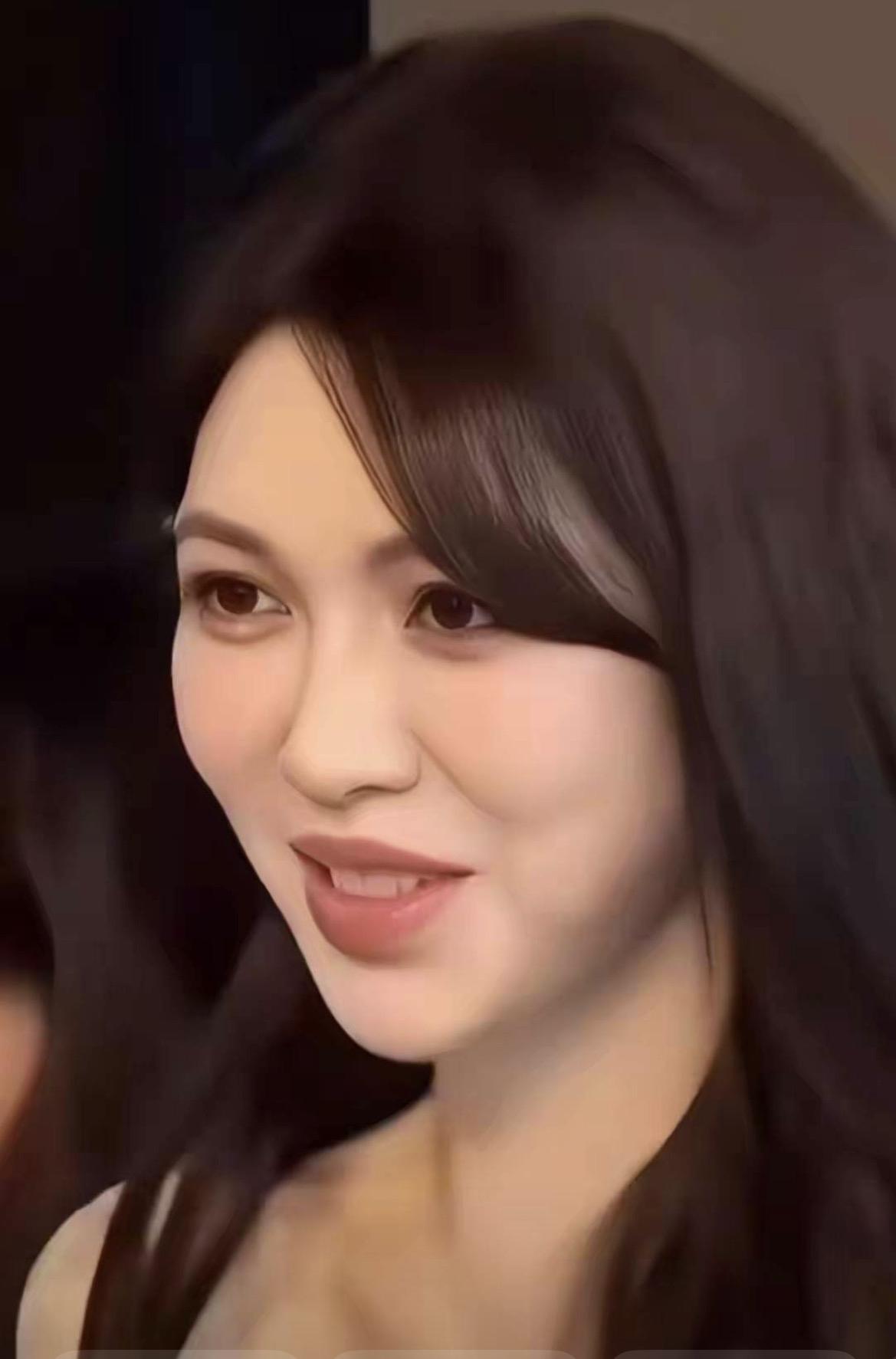 叶珂这审美真给我看懵了！跟黄晓明混了那么久，啥大场面没见过，美商反倒一路往下掉。