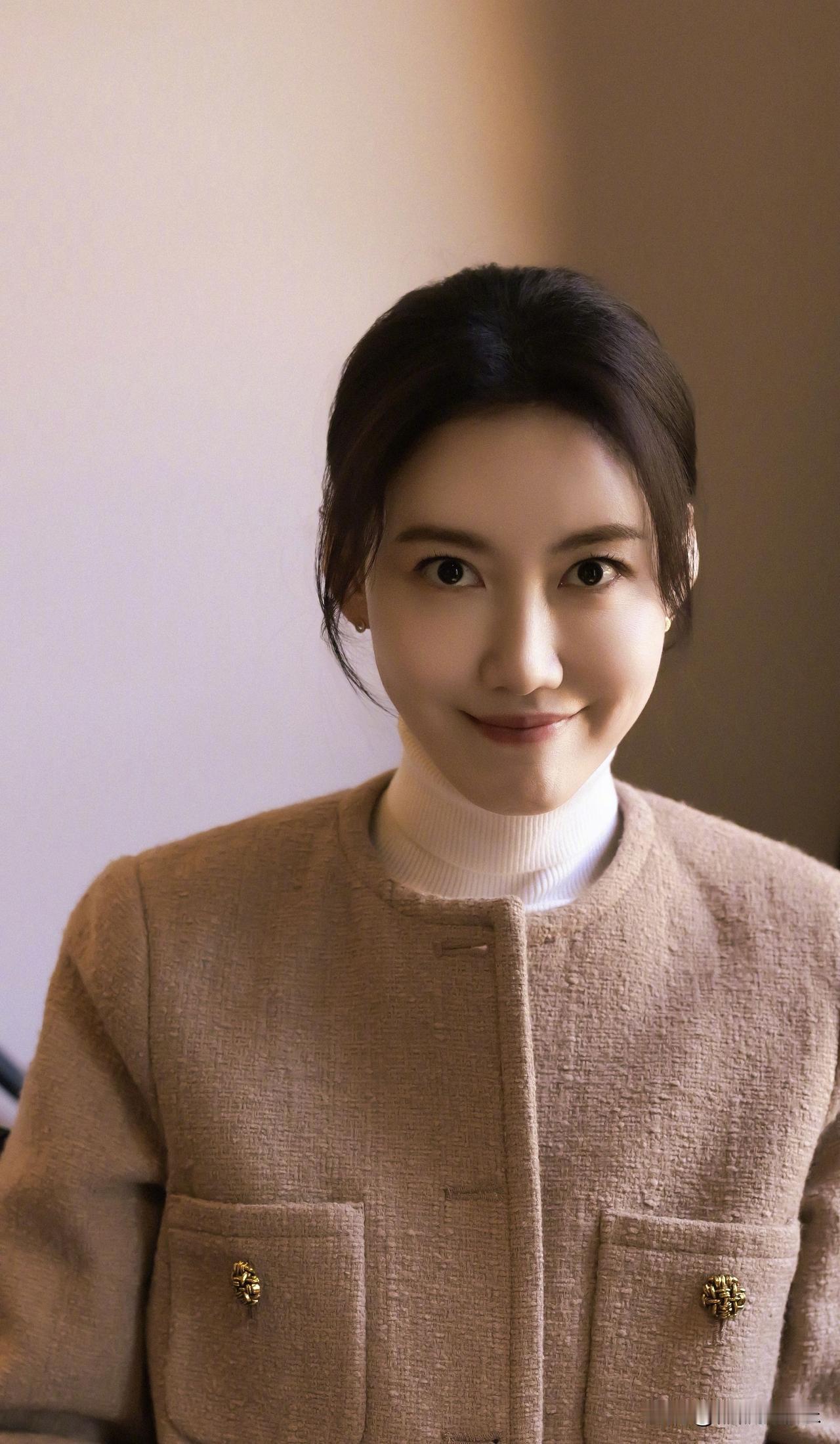高露，朱珠，张梓琳内娱有一类熟龄美人不依靠少女感滤镜，岁月沉淀之后把阅历揉