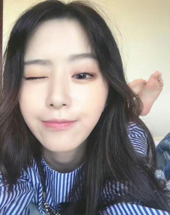 包上恩的小脚丫​