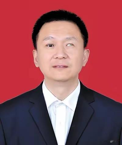 王琦，男，汉族，1969年4月出生于陕西宝鸡，中共党员。1985年11月应征入伍