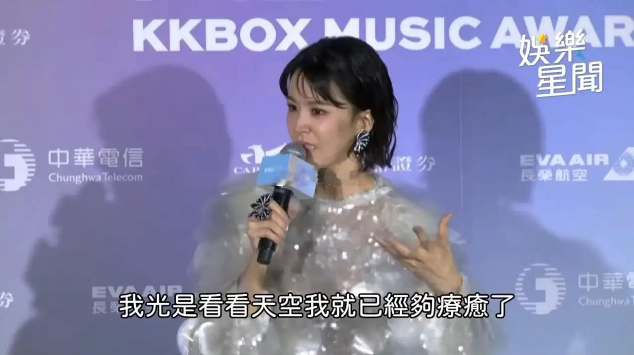 女明星终于有明白的了，观众喜欢的是她，不是她老公。曾沛慈接受记者采访，被问到老公