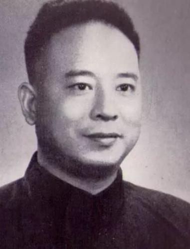 1967年的重庆,《红岩》的作者罗广斌跳楼身亡，然而14年后，公告指出:他根本就