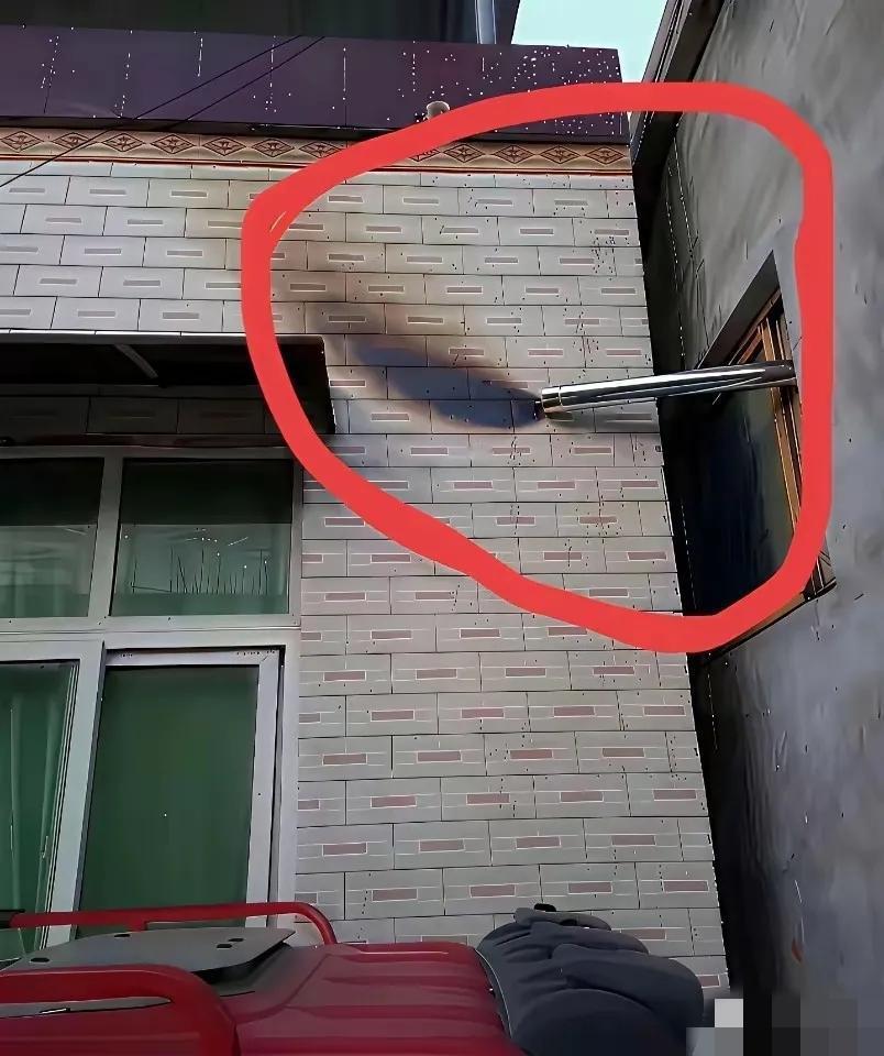 在农村生活碰到这种事情怎么办？已经上门和邻居沟通很多次了，可人家仗着兄弟多理都懒