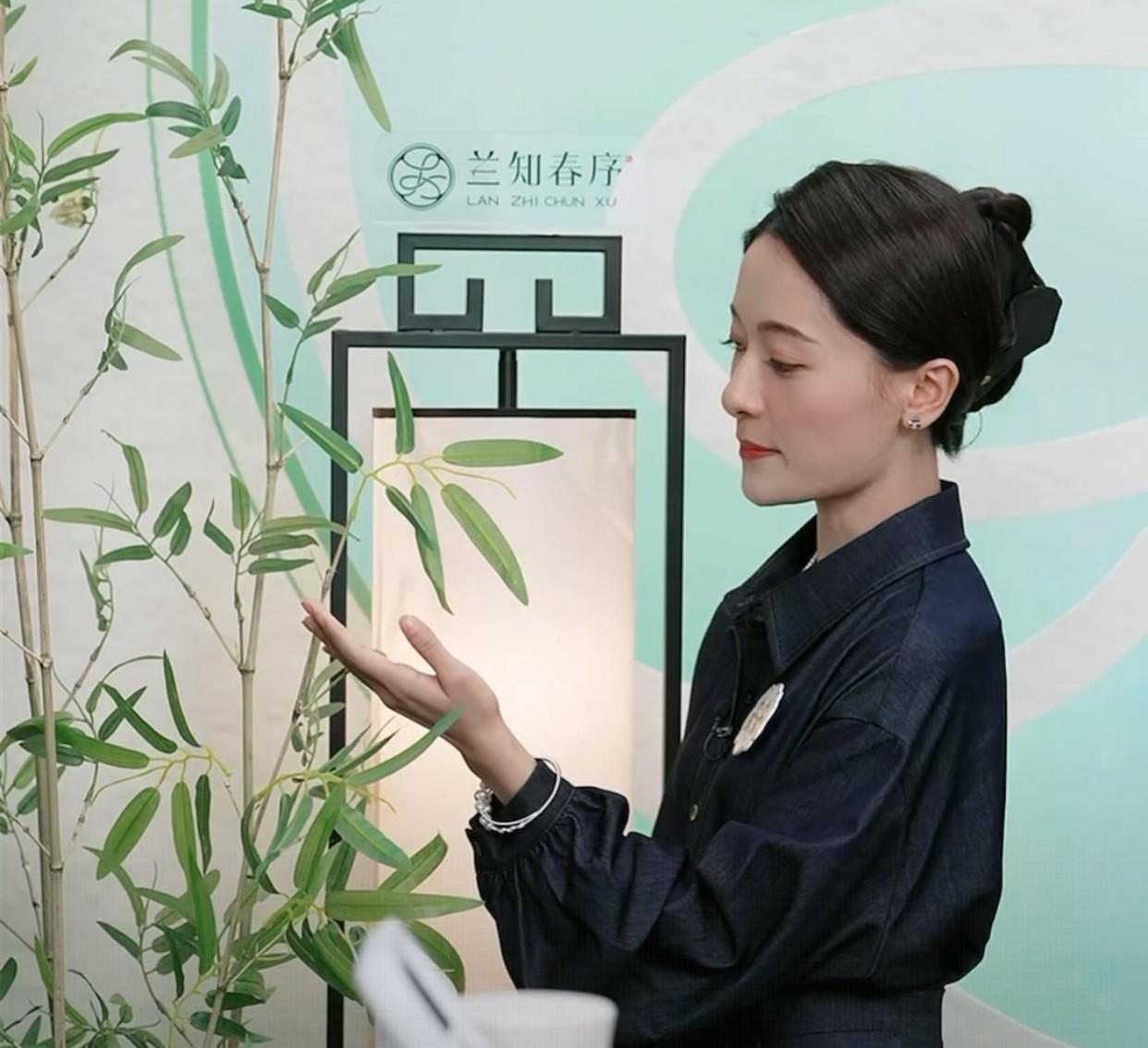 安安今天在兰知春序直播好多人跑去捧场一堆人刷屏自己是安安的闺蜜[大笑]可爱