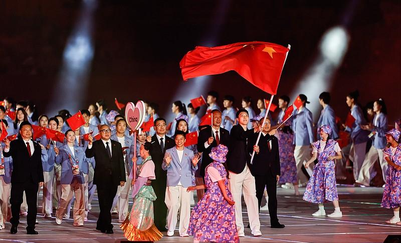 我一直好奇一件事，为何在奥运会亚运会这些大型赛事里，中国队入场时要把中国香港、中