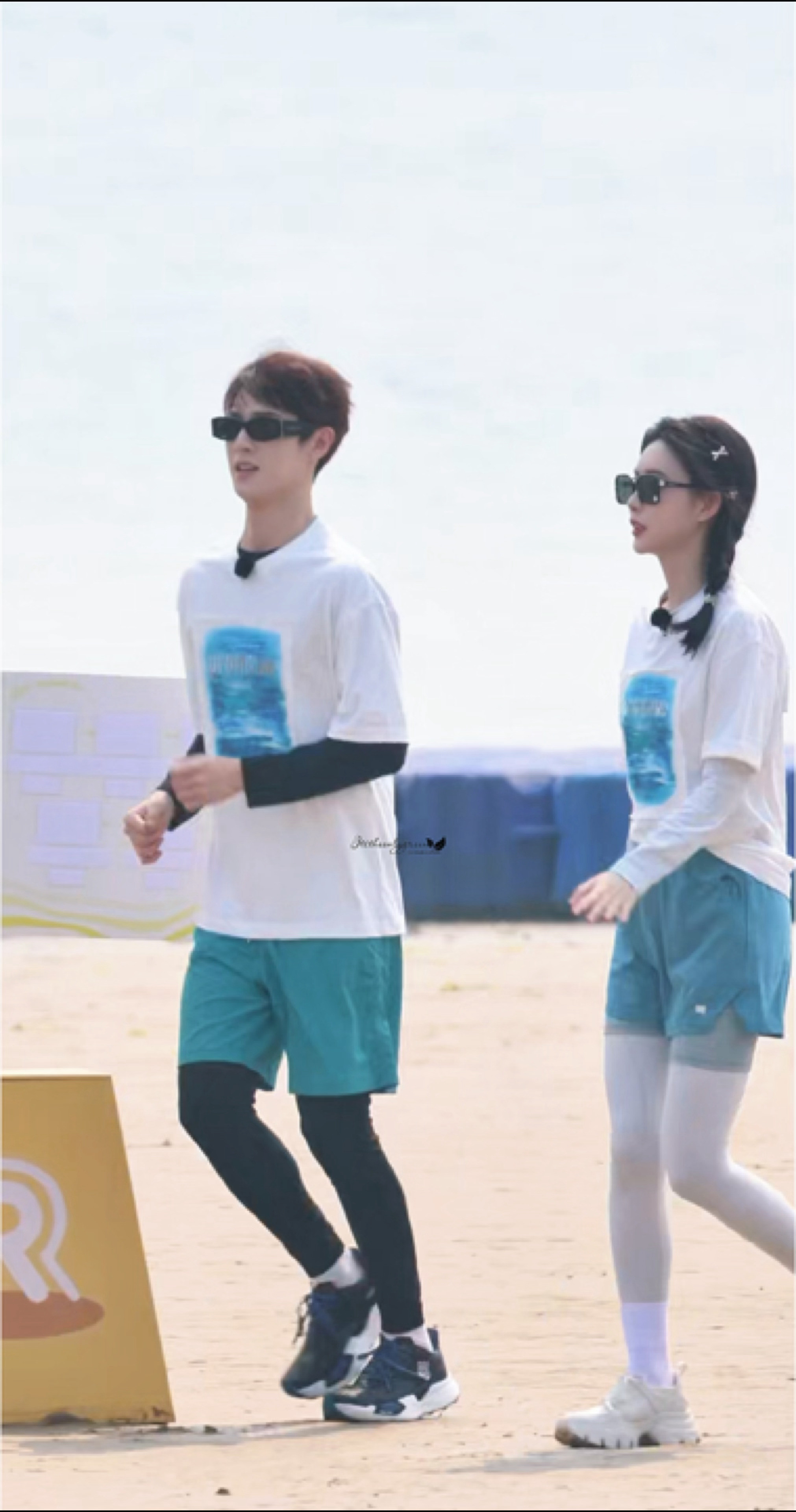 昀牵孟绕昀牵孟绕运动型小情侣跑步入场来咯