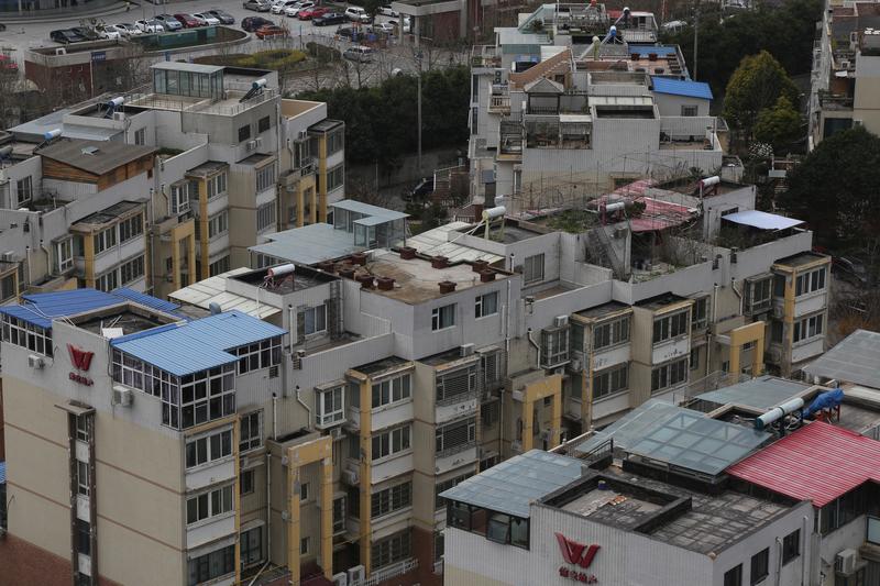 活了大半辈子，头回见这样的怪事！对面23楼那户，连续7年晚上没关过灯，后来楼下2