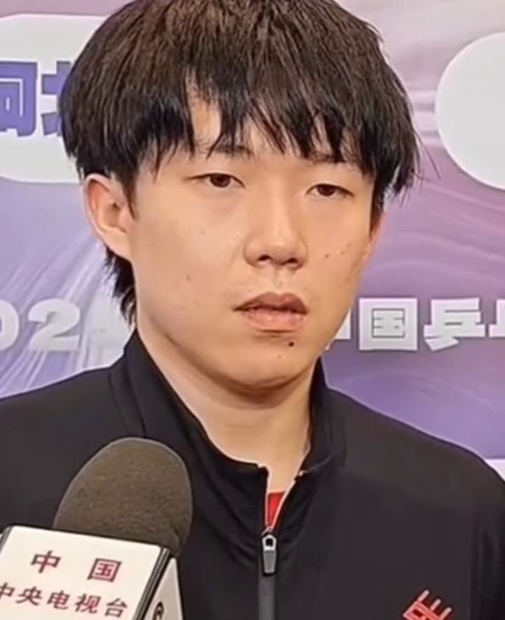 第二局打的时候有一点低血糖，大头低血糖蹲在地上，魏桥保障太到位了，看到这一幕真让