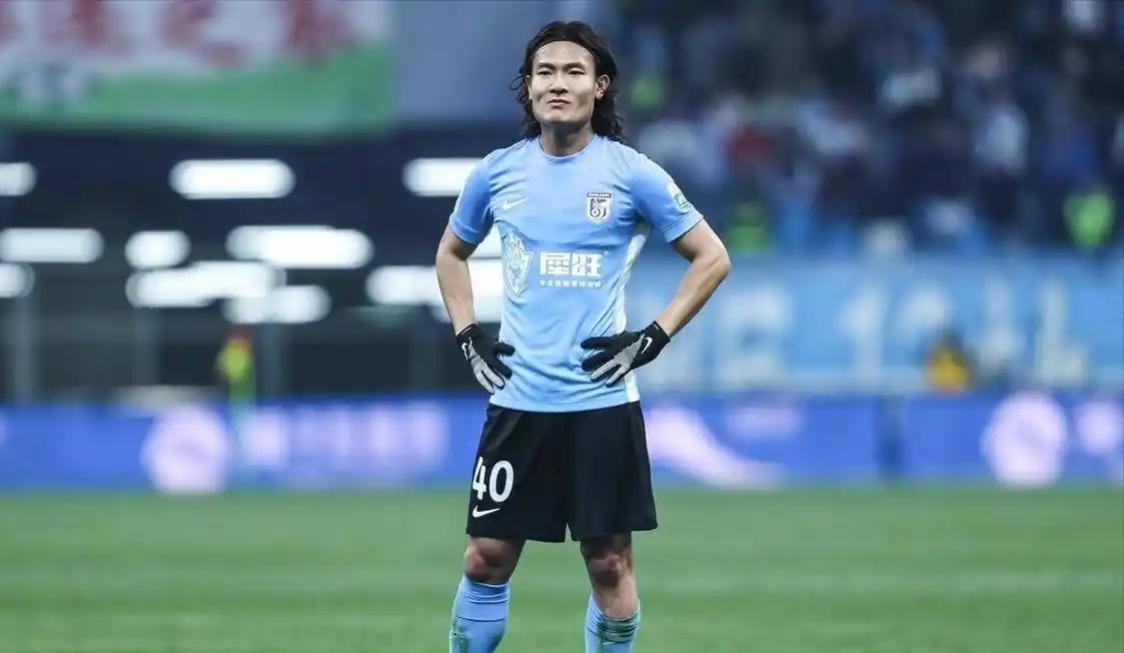 中超客场首胜？赢球挺难，大连英博想在山东泰山的身上拿分，除了球员拼尽全力，还需要