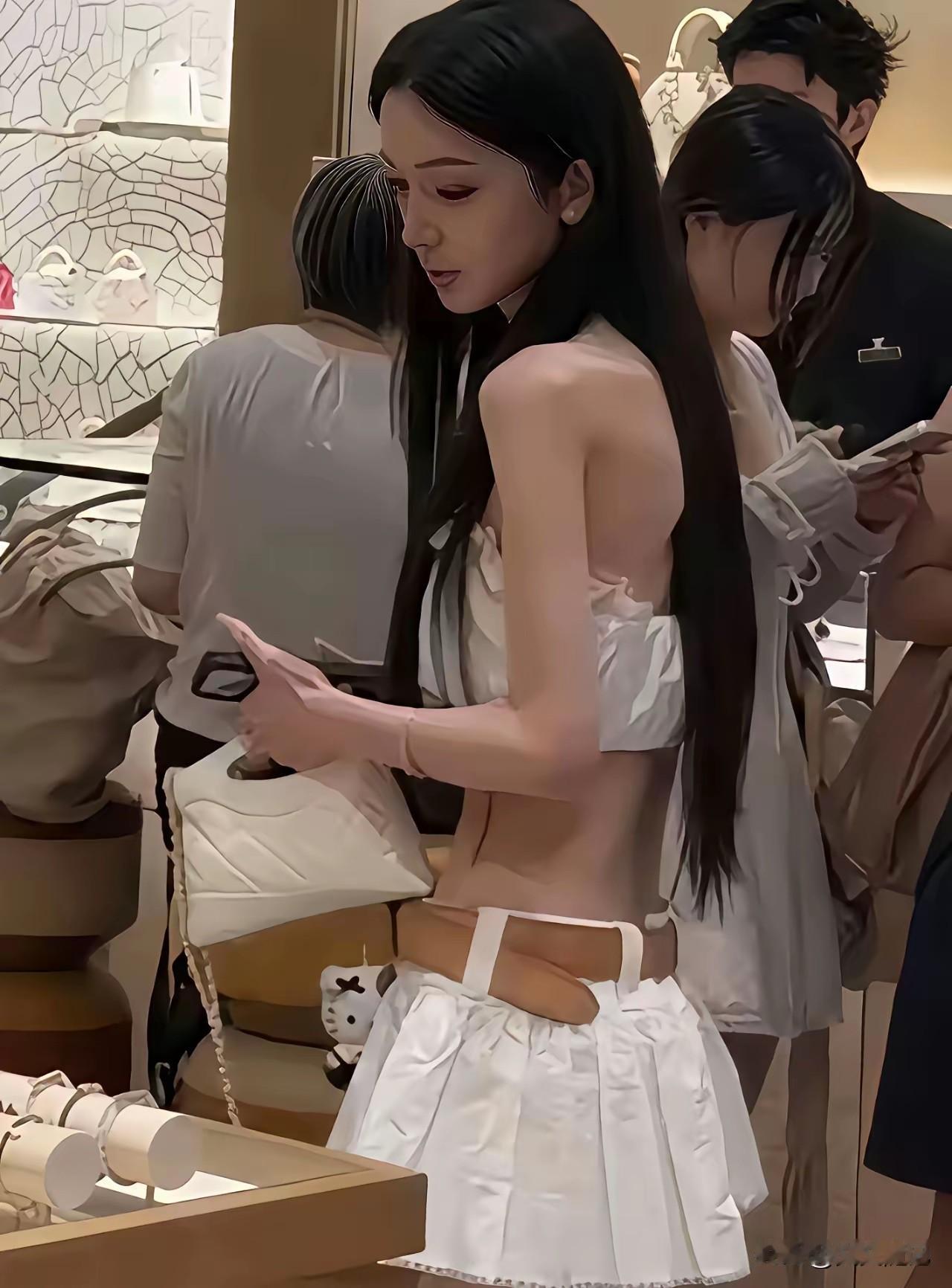 校长这回带的女孩子。真不是简单的“漂亮”俩字能形容。那腰臀比。简直像漫画里