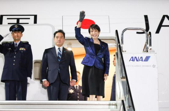 刚见到特朗普，日本就送上一份大礼，高市早苗得到美国超规格待遇在美国深陷“战争