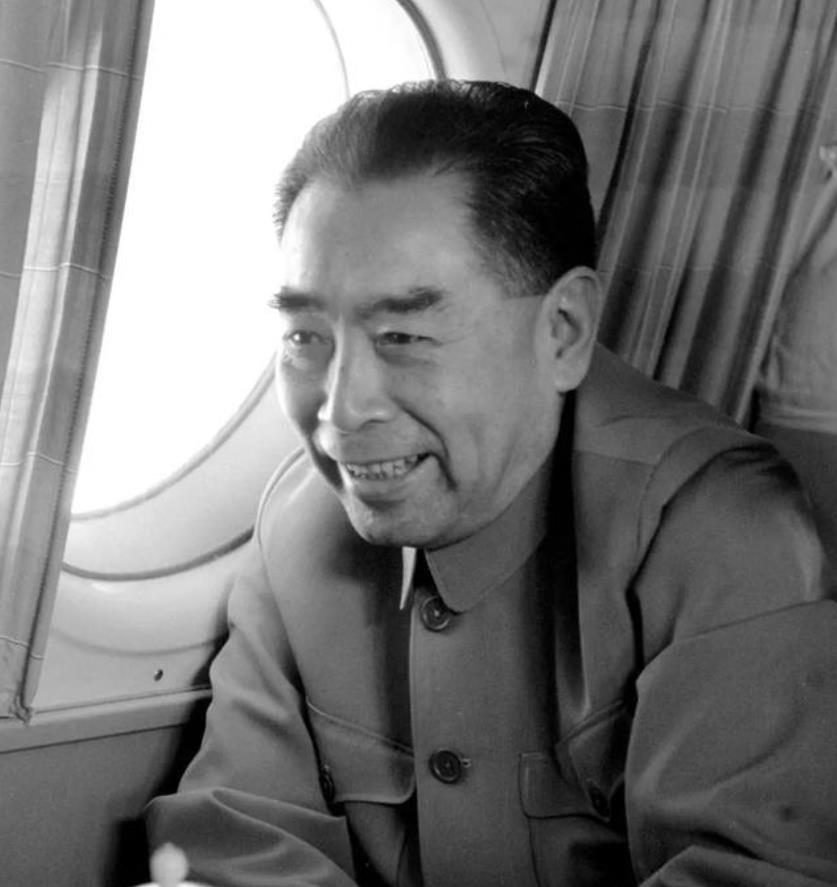 1963年，敬爱的周总理来到杭州养病，依旧每天工作到深夜。早餐时，厨师特意在菜里