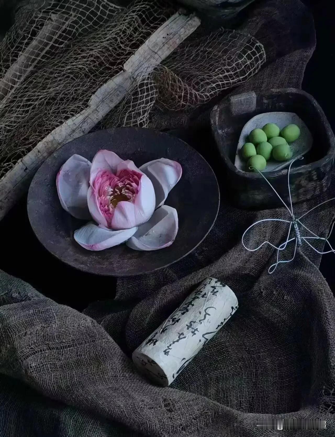 天选之人，从不求人人理解，只求局局盘活。你以为他在忍，其实他在算，你以为他在退，