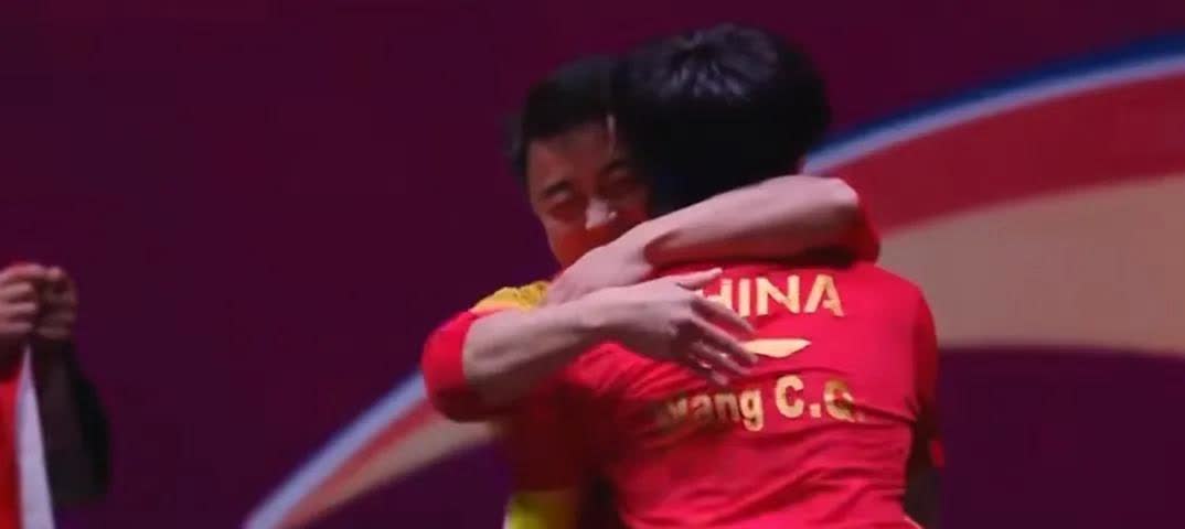 在乒乓球历史上，左手运动员的最高成就者可以按不同标准来评判，包括大满贯荣誉（奥运