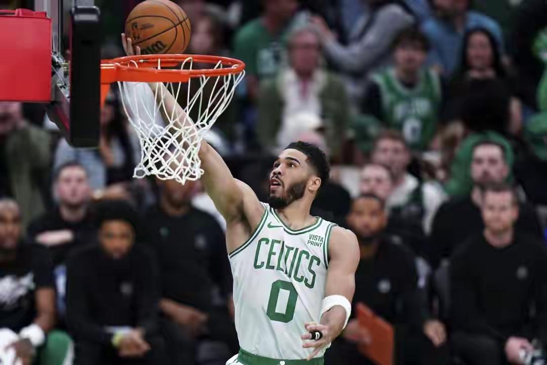 塔图姆依旧是联盟第一万金油球员凯尔特人战胜独行侠，塔图姆跟腱断裂后复出首战发