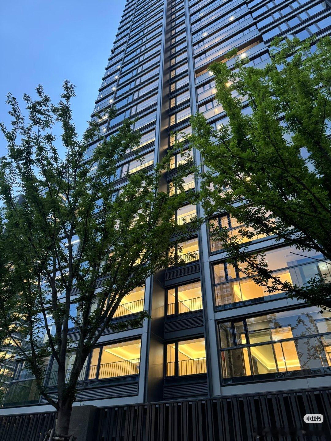 杭州的龙湖御湖境，比深圳光明的龙湖御湖境不知道高级多少个档次。