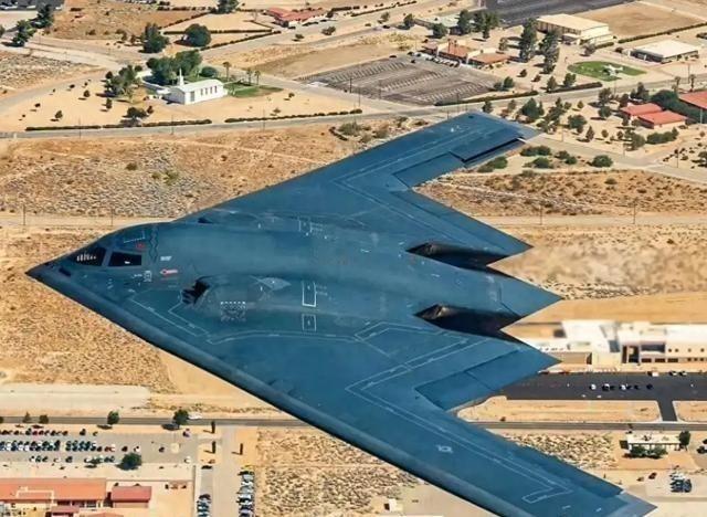 中国能打下B-2吗？B-2的雷达截面仅0.1平方米，相当于一只小鸟的信号，这