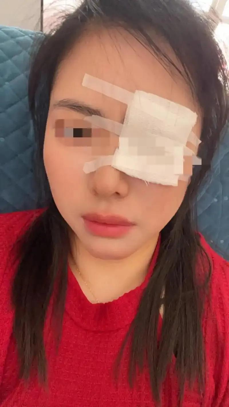 “这往后老师还敢管吗”？浙江一座小学内，六年级的一对男女在课间发生冲突，42岁的