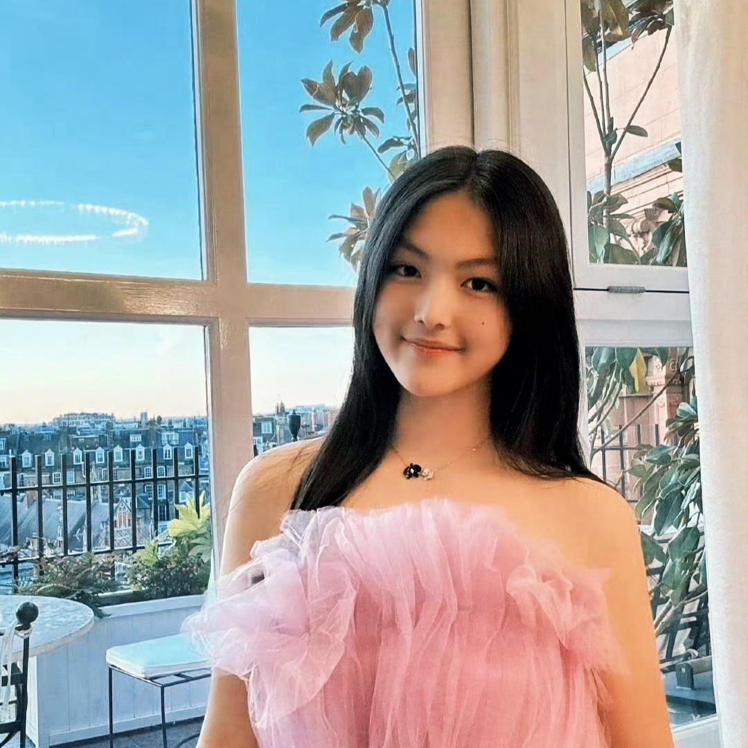 王诗龄vs黄多多，把两种精英教育的区别演活了！🚌一个像规整的英式巴士，沉稳