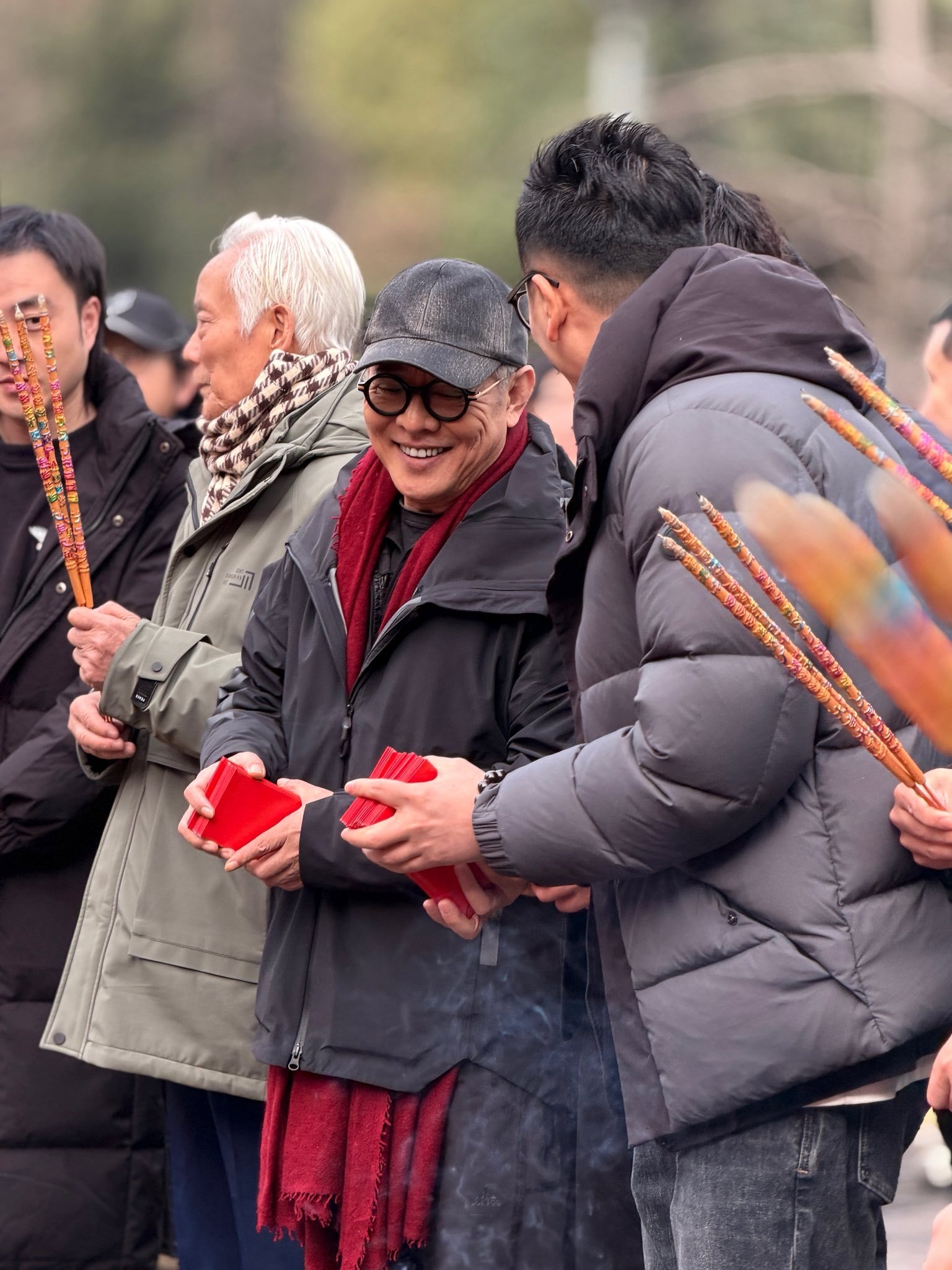 李连杰也下场拍短剧了。