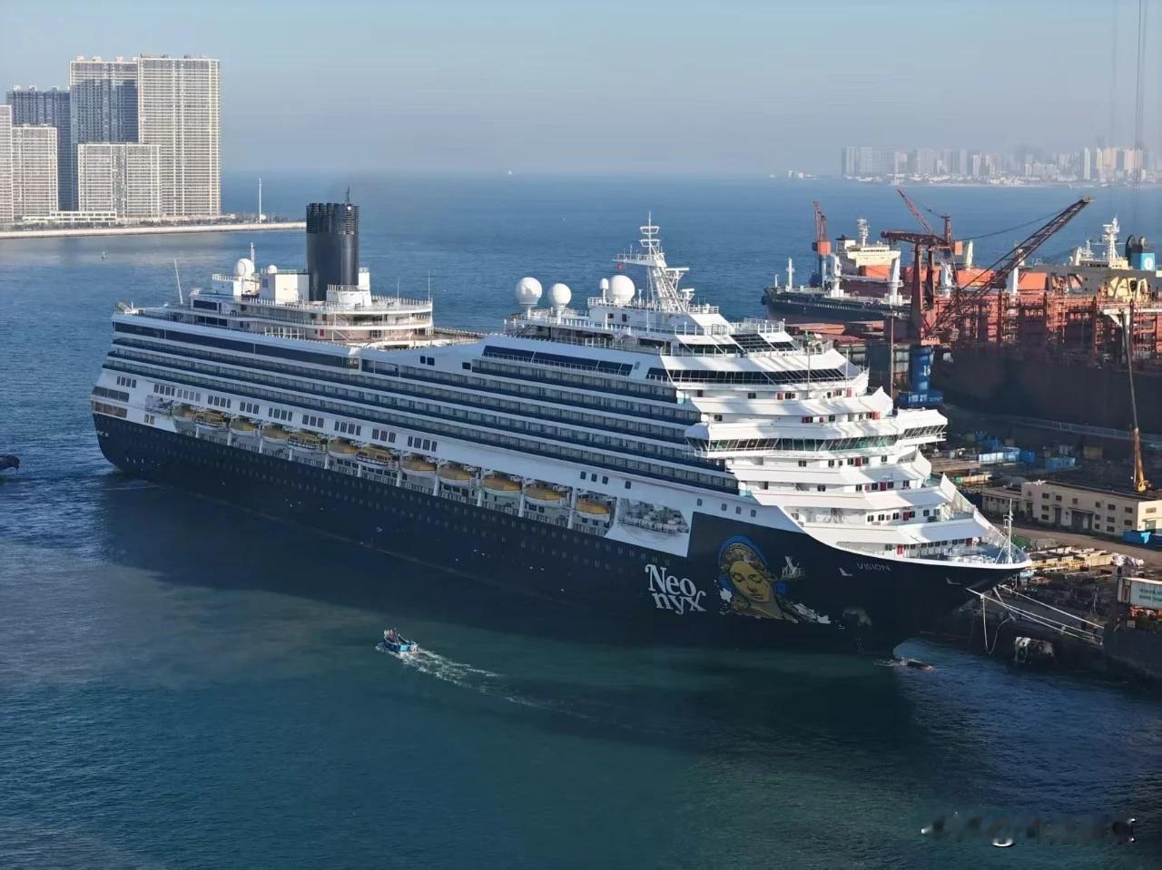 大连迎来10万吨级豪华邮轮，东北文旅迎来全新高光时刻！巨型豪华邮轮常驻大连