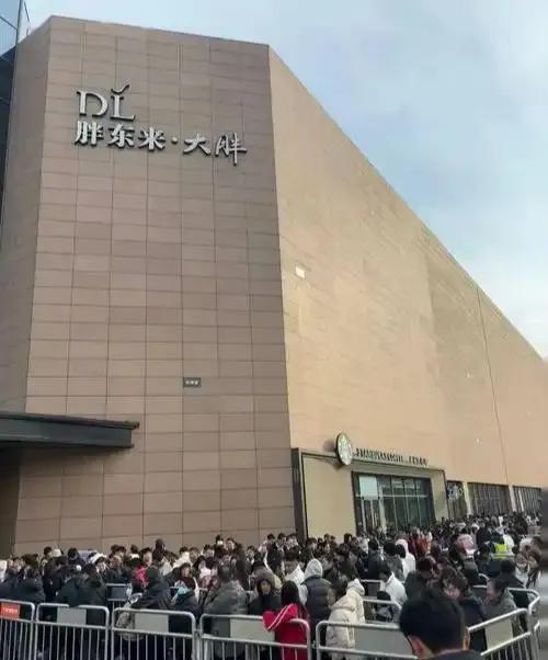 胖东来超市要进军海外吗[吃瓜]？11月11日，胖东来商贸集团发布公告，计划