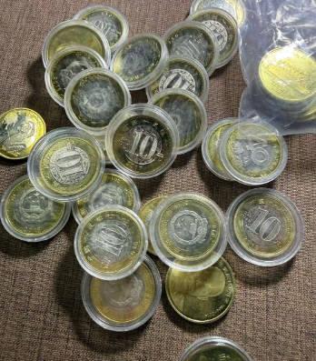 算下来收藏纪念币快12年了，最早入坑就是2012年那枚龙年贺岁普通纪念币，当时银