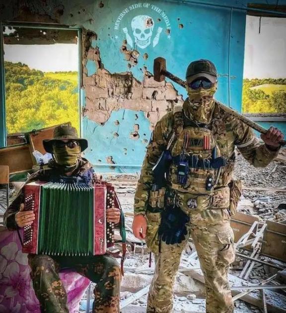 为什么俄罗斯放着几十万的正规军不用，却大量使用雇佣兵？其实俄罗斯不是放着几十万正