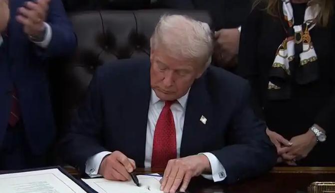 给脸不要脸，那就别来了！消息传得沸沸扬扬，特朗普原定于2026年4月的访华行程，