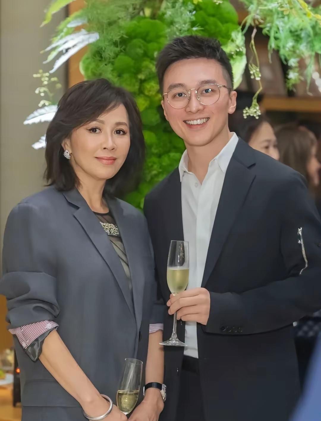 可惜了刘嘉玲和梁朝伟那么好的基因。大家都知道刘嘉玲和梁朝伟现在都是60多岁的人了