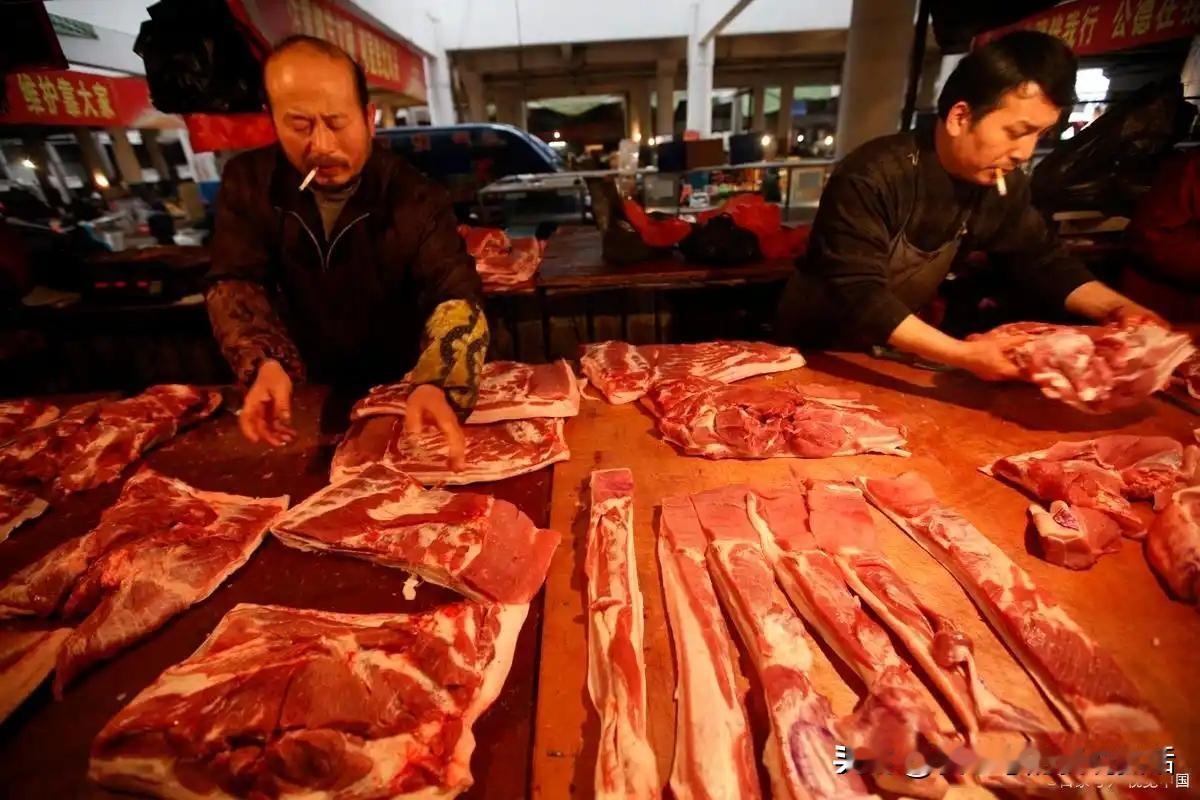以前我总有个疑问：为啥超市的肉常常比菜市场便宜？问过豆包才弄明白关键原因。