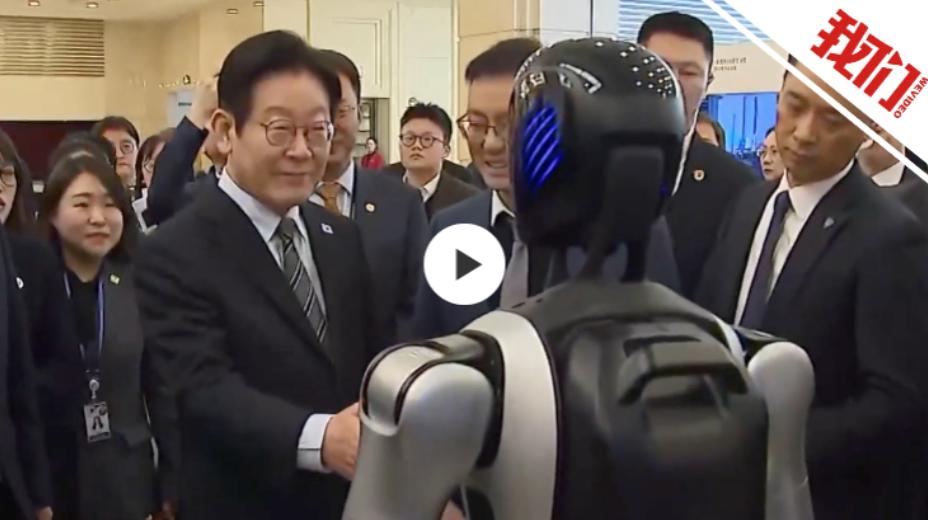 李在明为什么要半路“逃跑”？别信什么行程太忙的鬼话。他是怕面子挂不住。看看咱们上