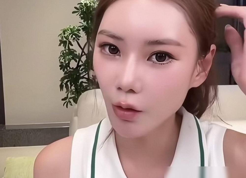 10岁的小姑娘脆生生喊了句姐姐，亲爹汪小菲端着酒杯的手猛地一顿，沉下脸吐出两个字